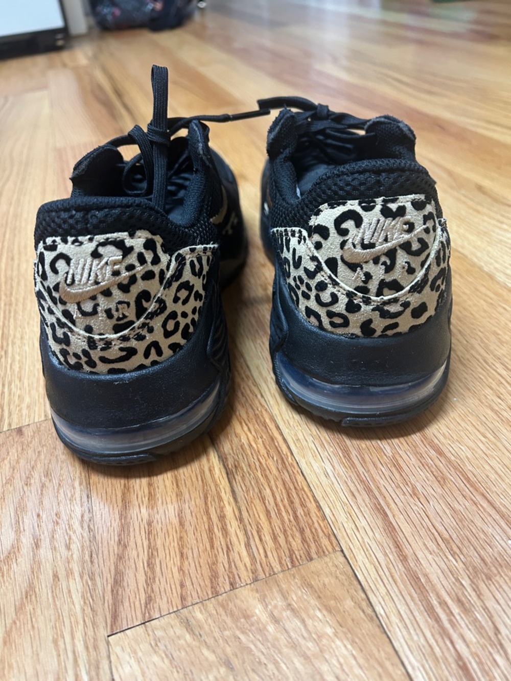 Nike Black  Leopard Print Air Max size 7 like new no signs of wear - Picture 4 of 5